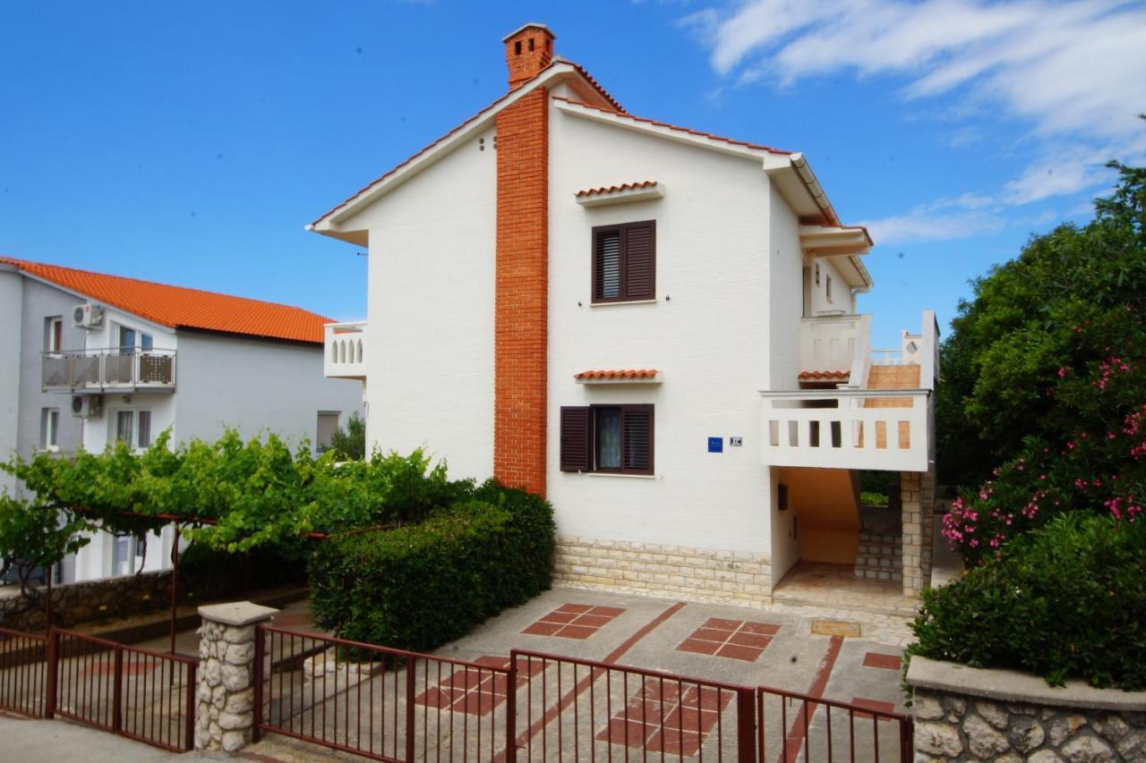 Cozy Apartments Danica Novalja With Terrace - First Floor المظهر الخارجي الصورة