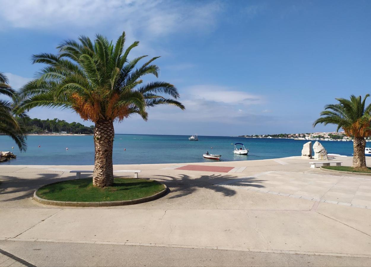 Cozy Apartments Danica Novalja With Terrace - First Floor المظهر الخارجي الصورة