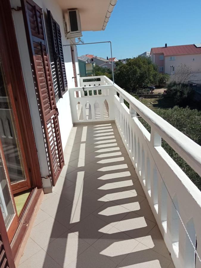 Cozy Apartments Danica Novalja With Terrace - First Floor المظهر الخارجي الصورة