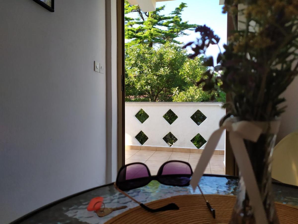 Cozy Apartments Danica Novalja With Terrace - First Floor المظهر الخارجي الصورة